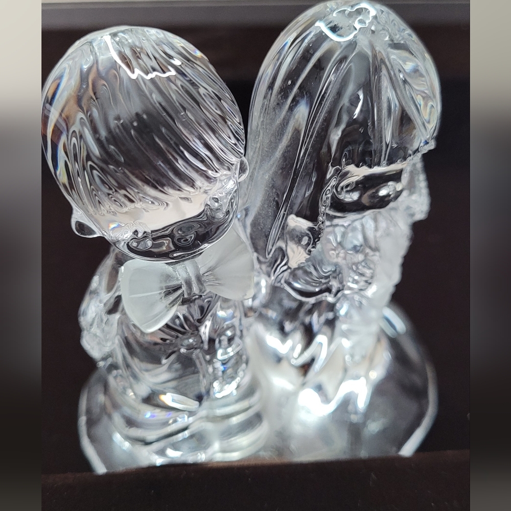 Enesco Precious Moments Crystal Figurine Of A Bride And Groom